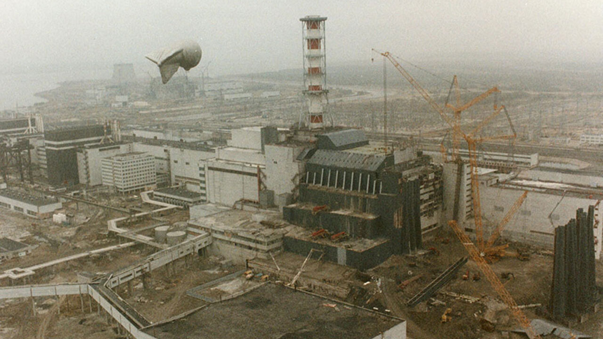 В ночь на 26 апреля 1986 года на Чернобыльской атомной электростанции имени В. И. Ленина (ЧАЭС) произошел взрыв реактора.-2