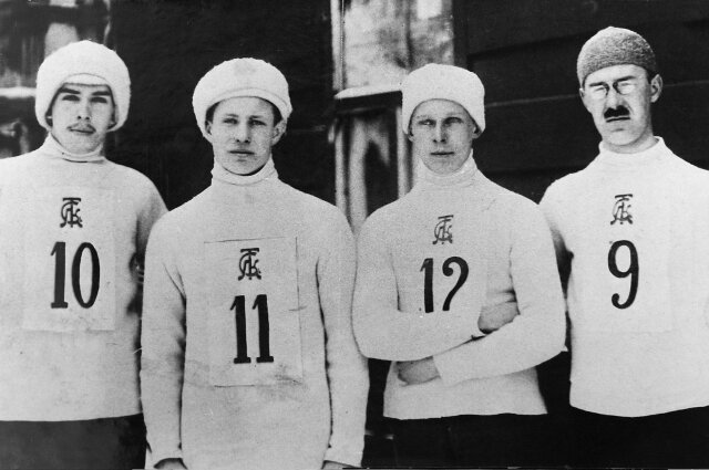    Сильнейшие лыжники ТКЛС. Фото: Public Domain