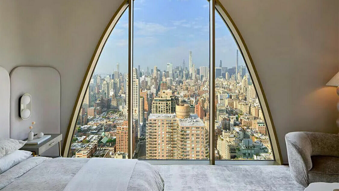     Апартаменты площадью более 500 кв.м с огромной террасой и панорамным видом на Нью-Йорк можно купить за 29 миллионов долларов.