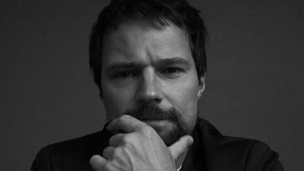     Как сообщает Shot, актер Данила Козловский (на фото) подал на Виталия Бородина иск о защите своей чести и достоинства. Ранее глава Федерального проекта по безопасности и борьбе с коррупцией обратился в прокуратуру с запросом на проверку актера по статье о дискредитации ВС РФ.