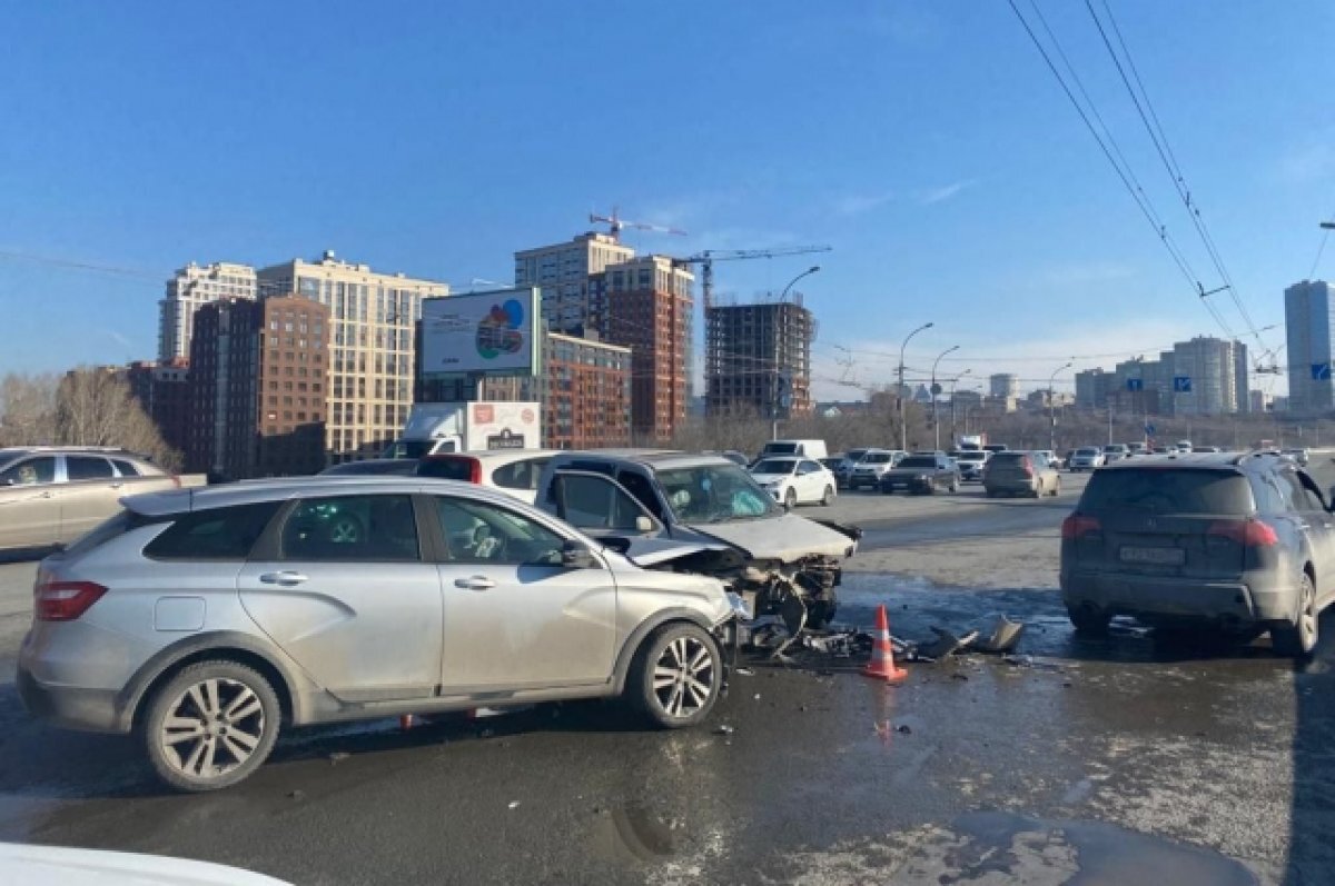    В Новосибирске стали известны подробности ДТП на Димитровском мосту