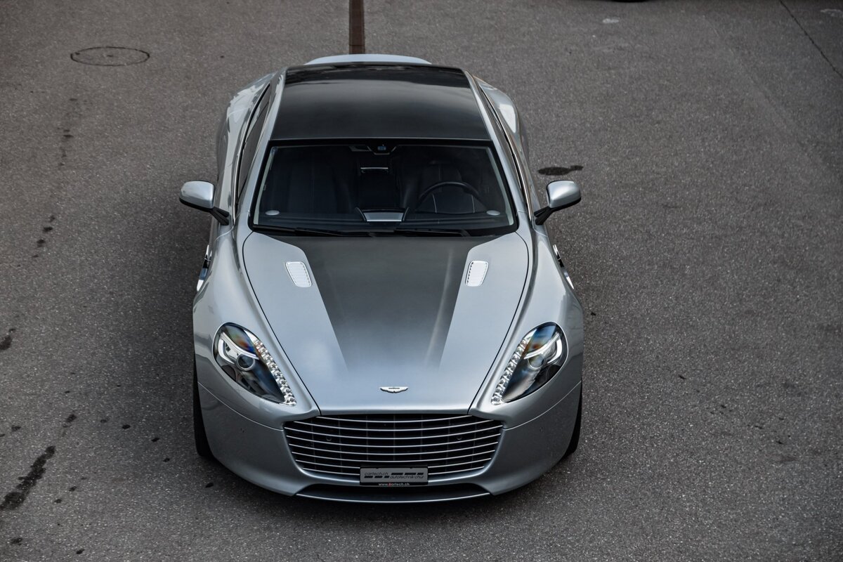 Aston Martin rapide багажник