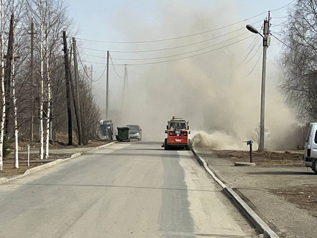    Всё тонет в клубах песка, жители Карелии шокированы уборкой дорогподписчик "Фактор News"