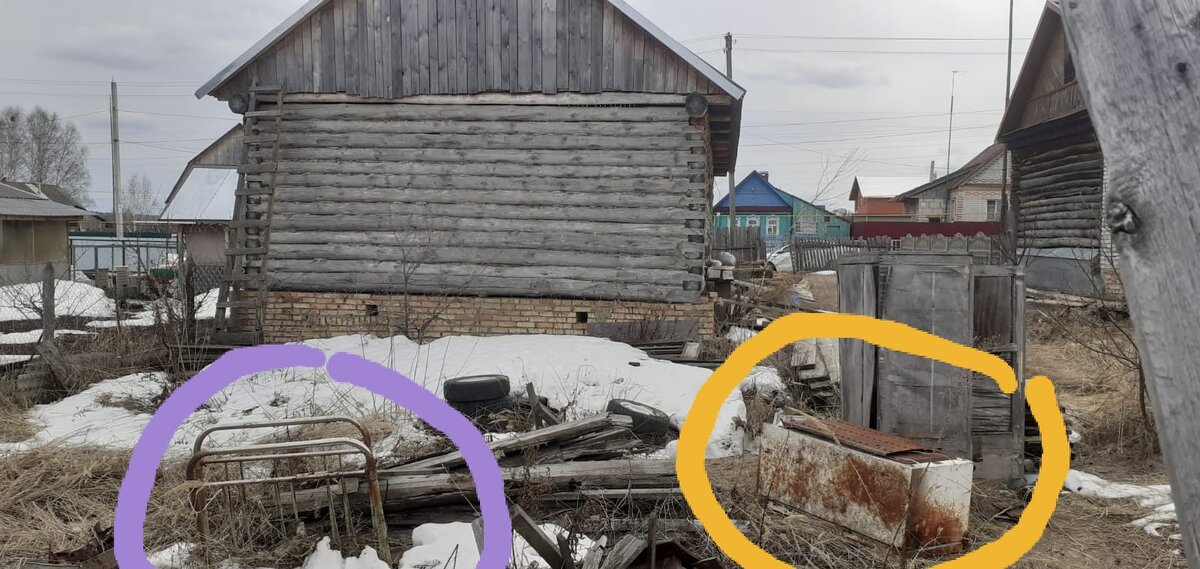 Наши сокровища 🤣 - сиреневым - кровать, жёлтым - холодильник, по середине - покрышки.