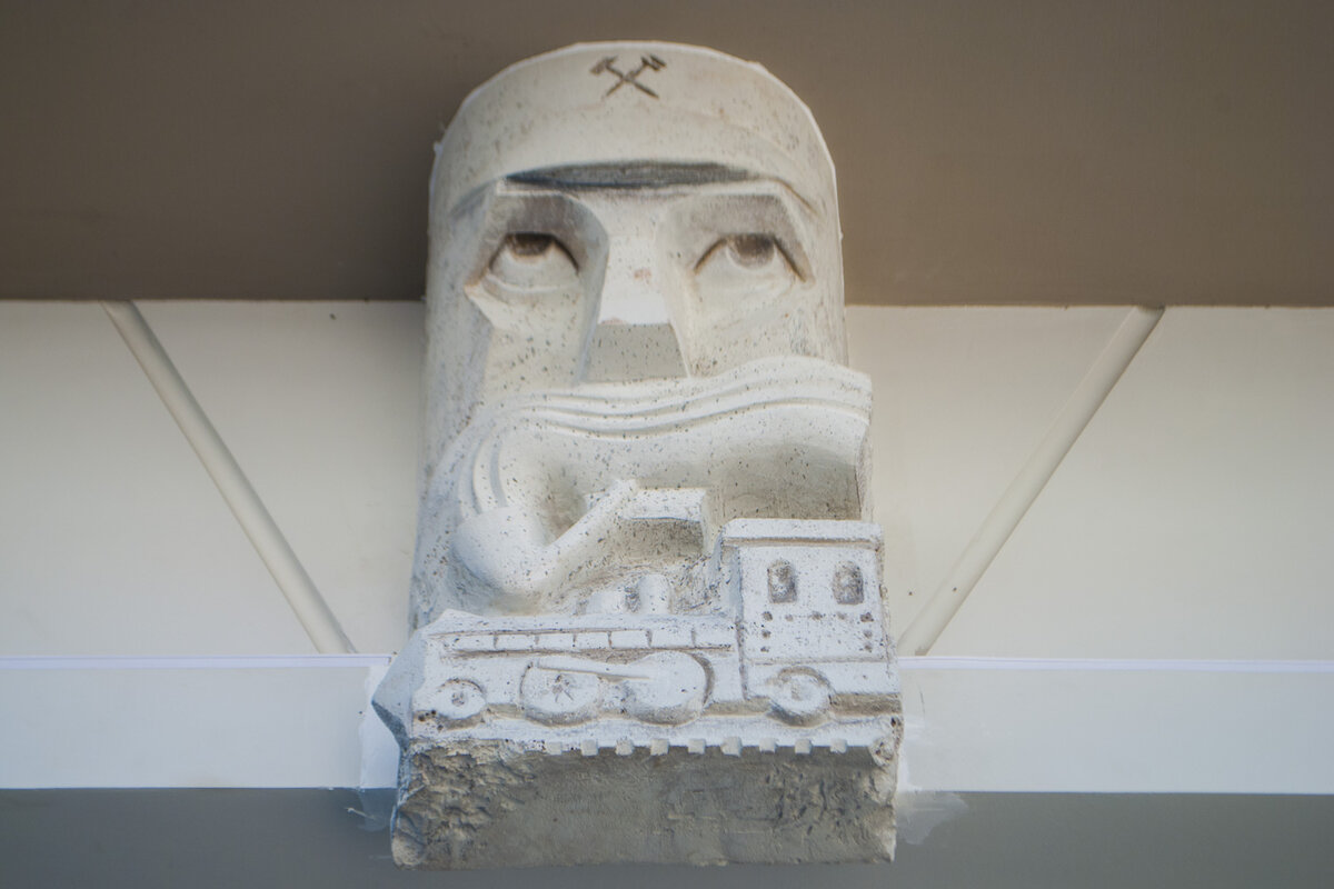 Горельеф инженера