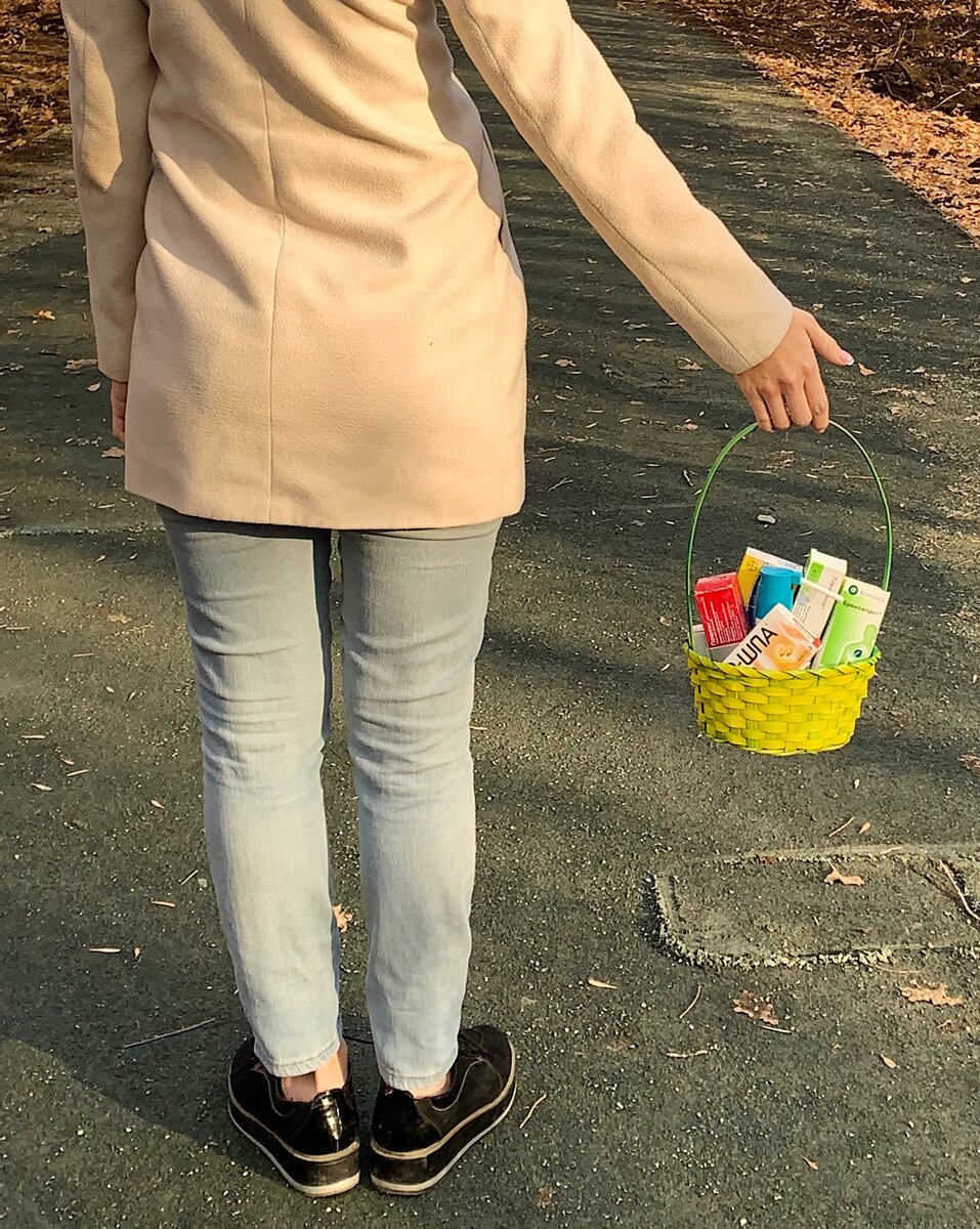 Частый вопрос в аптеках☺️
Конечно есть, разница только в стране производителя или завода, и вспомогательных веществ 🧐
⠀
Делюсь с вами с некоторыми из них😊
⠀
Мезим, Креон = Панкреатин
⠀
Нурофен = Ибупрофен
⠀
Ринонорм, Риностоп = Ксилометазолин
⠀
Понадол = Парацетамол
⠀
Но-шпа = Дротаверин
⠀
Мовалис = Мелоксикам
⠀
Йодомарин = Калия йодид
⠀
Зовиракс = Ацикловир
⠀
Иммунал = Эхинацея
⠀
И это только малая часть, постораюсь и дальше делится с вами этой информацией❤️
⠀
И помните: к замене препаратов надо подходить с умом. Золотая середина это не переплачивать за маркетинг, но и глотать бесполезный мел за 5 рублей.
⠀
Поэтому лучше перед заменой проконсультироваться со специалистом☺️
⠀
Что предпочитаете вы?