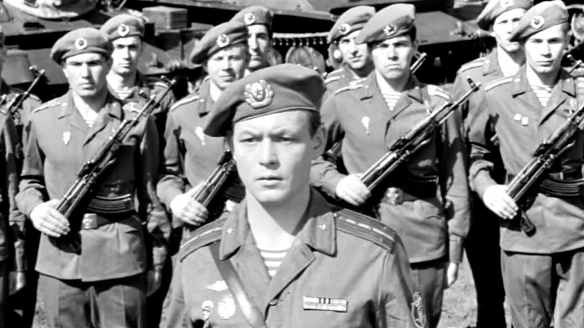 Офицеры газманов минус. Песня из кинофильма офицеры. Газманов поёт офицеры. Рок группа песня офицеры. Рок группа песня офицеры.