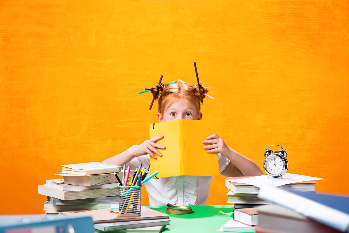 источник фото: <a href="https://ru.freepik.com/free-photo/the-redhead-teen-girl-with-lot-of-books-at-home-studio-shot_9667101.htm#page=5&query=%D1%83%D1%87%D0%B5%D0%B1%D0%B0&position=49&from_view=search&track=robertav1_2_sidr">Изображение от master1305</a> на Freepik