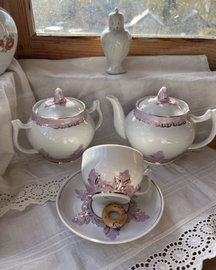 Например, похожий сервиз в другом оттенке и с позолотой