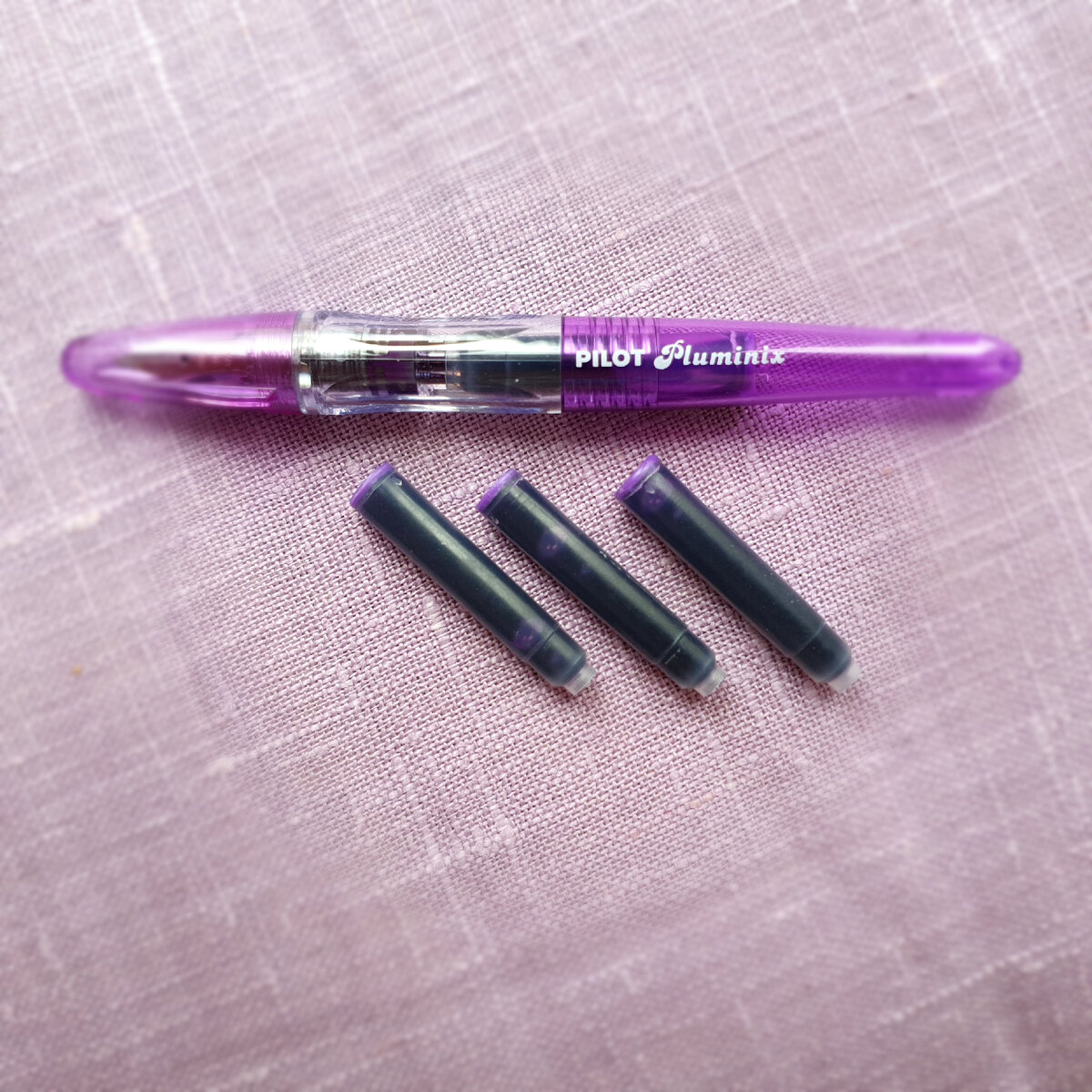 Ручка Pilot Pluminix и картриджи фиолетового цвета, евростандарт.