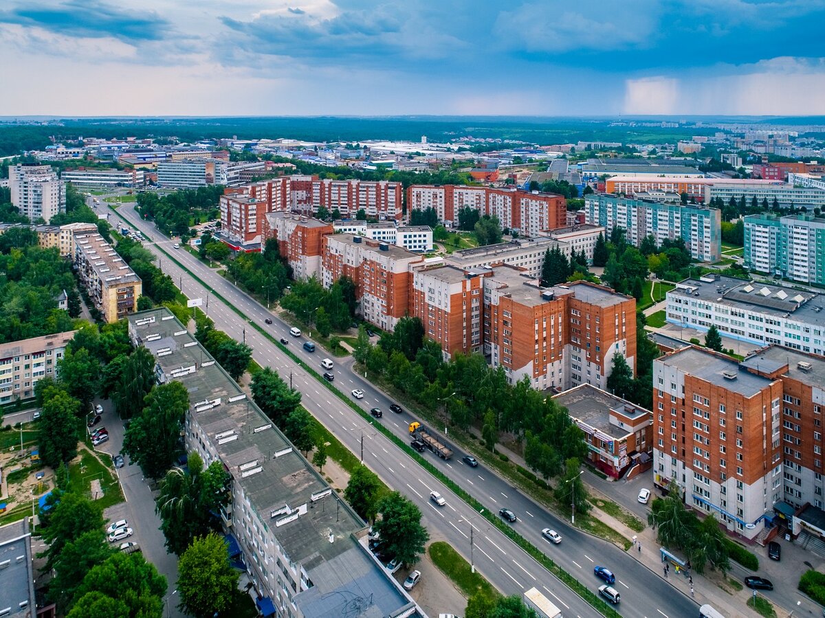 Зеленые проспекты городов. Чебоксары с высоты птичьего полета. Город Чебоксары с высоты. Чебоксары город сверху. Современные Чебоксары.