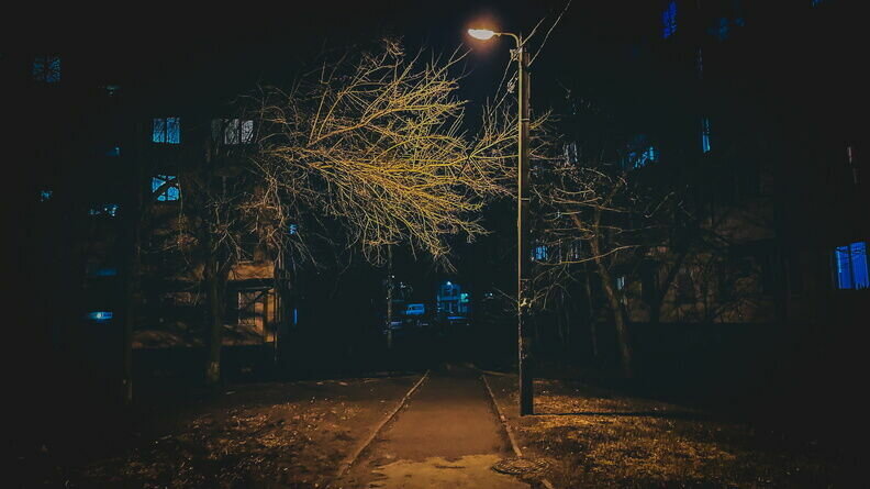     Жители Ростова-на-Дону услышали похожие на хлопки звуки, что вызвало бурные обсуждения в соцсетях.