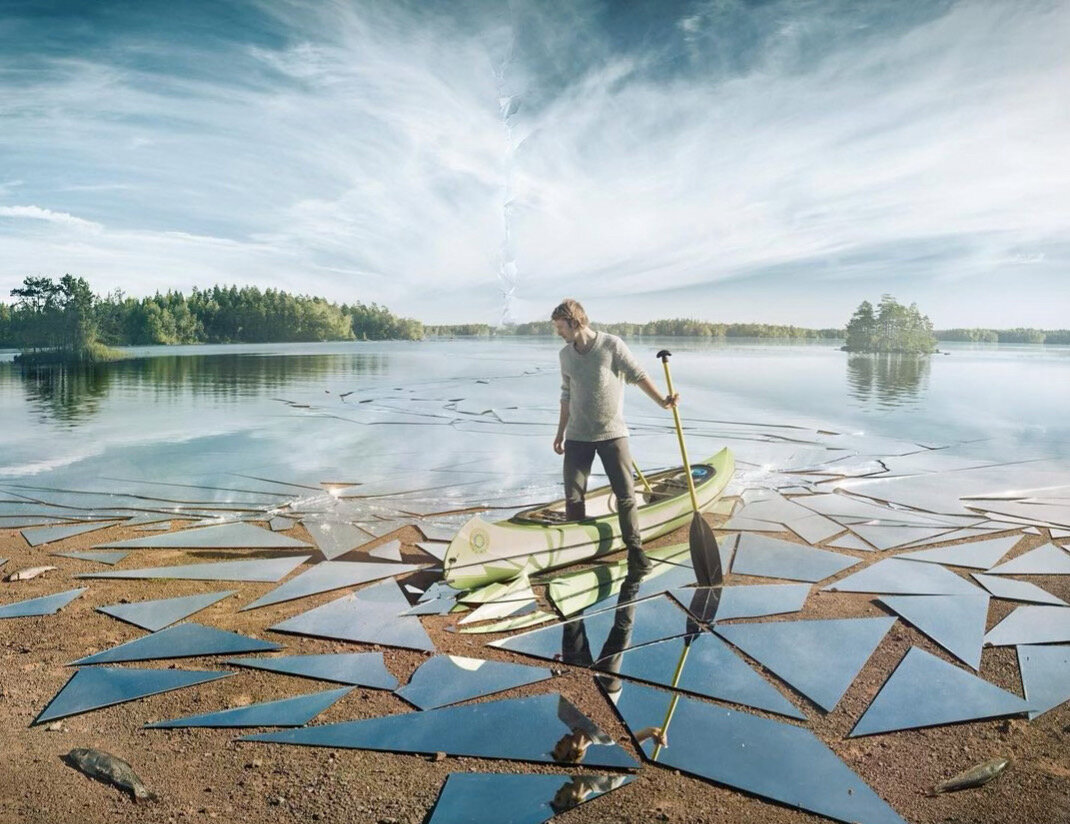 Во сне нормально, если гладь воды становится зеркалом, а зеркало 🪞 дверью в параллельные реальности 