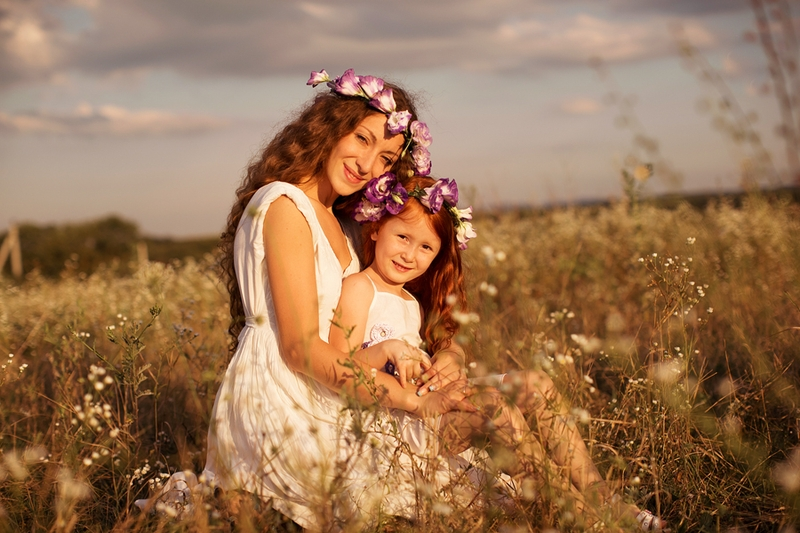 Russkiy mama i. Мать с ребенком. Фотосессия с дочкой. Мама и дочка. Фотосессия мама и дочка на природе.