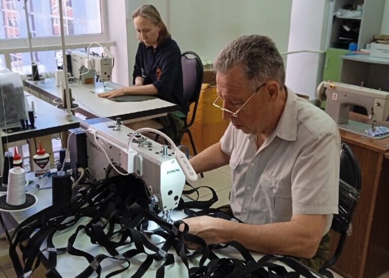    Оренбургские волонтеры отправили бойцам тысячи тактических носилок и окопных свечей Кристина Просвиркина