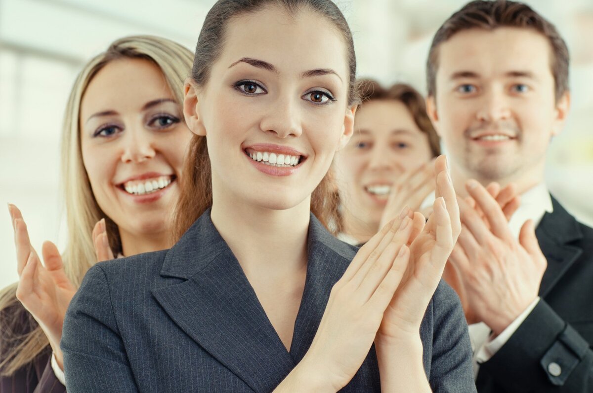 Не стоит сравнивать успехи мужчин и женщин, а лучше обратить внимание на те качества, которые могут помочь нам достичь успеха, независимо от нашего пола. 