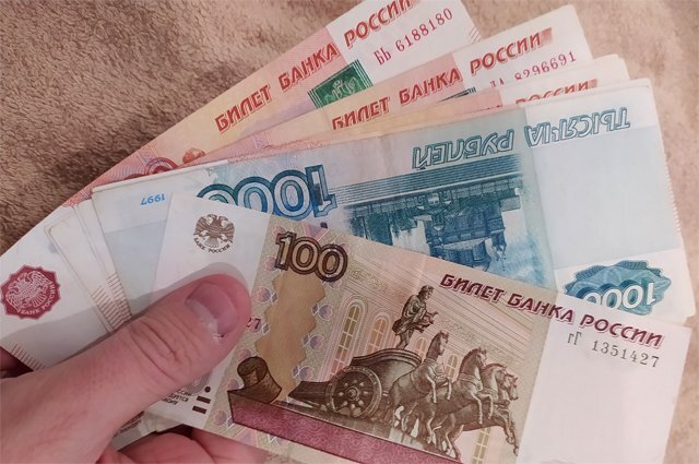    Как майские праздники скажутся на авансе россиян?