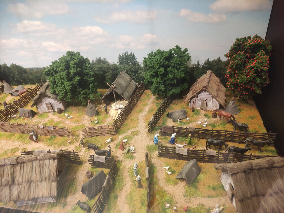 В музее много макетов, воссоздающих жизнь селений вдоль Дона
