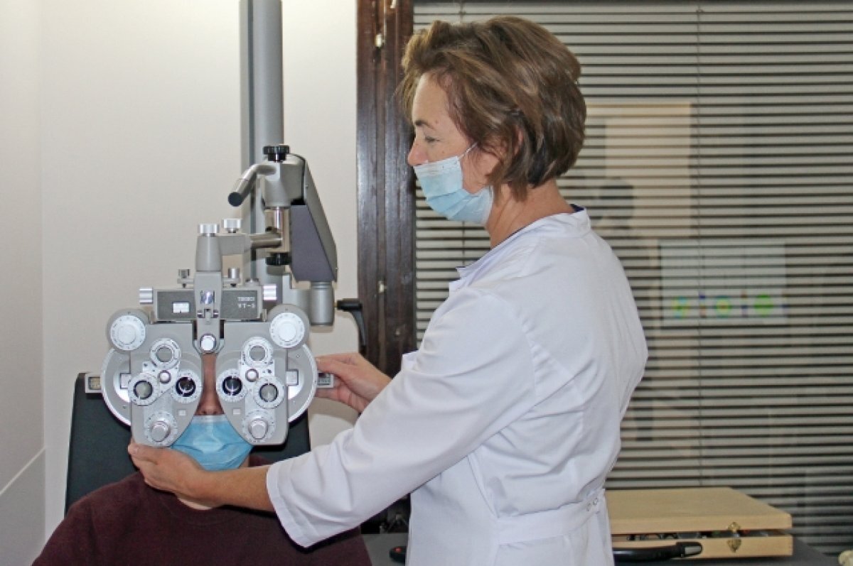    Пять операций в прямом эфире провели офтальмологи Петербурга