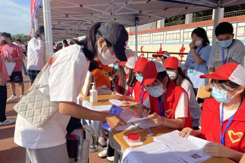 Триста китайских студентов были отобраны для обучения в Белгородском институте пищевых наук при Дэчжоуском университете в Китае