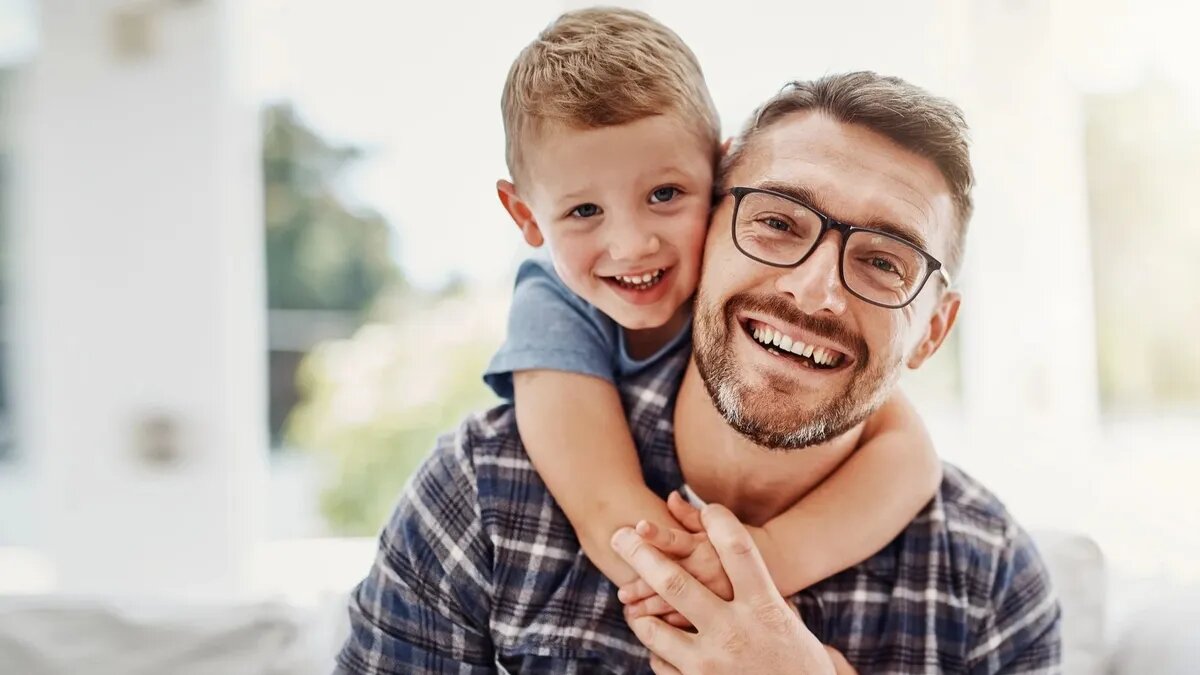 Отцы являются примером для своих детей. Фото: pxhere.com