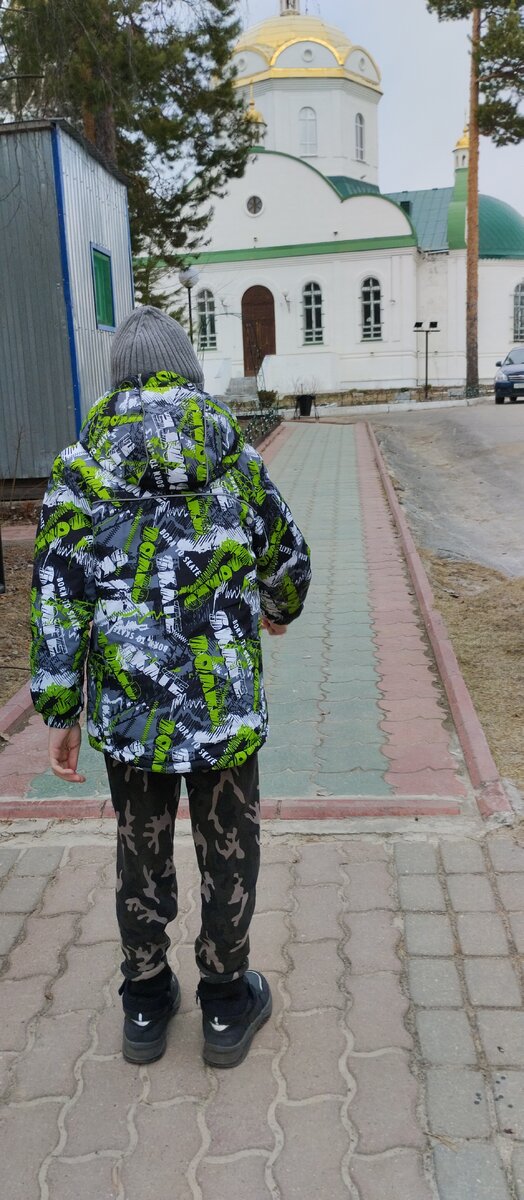 При выходе из храма. 