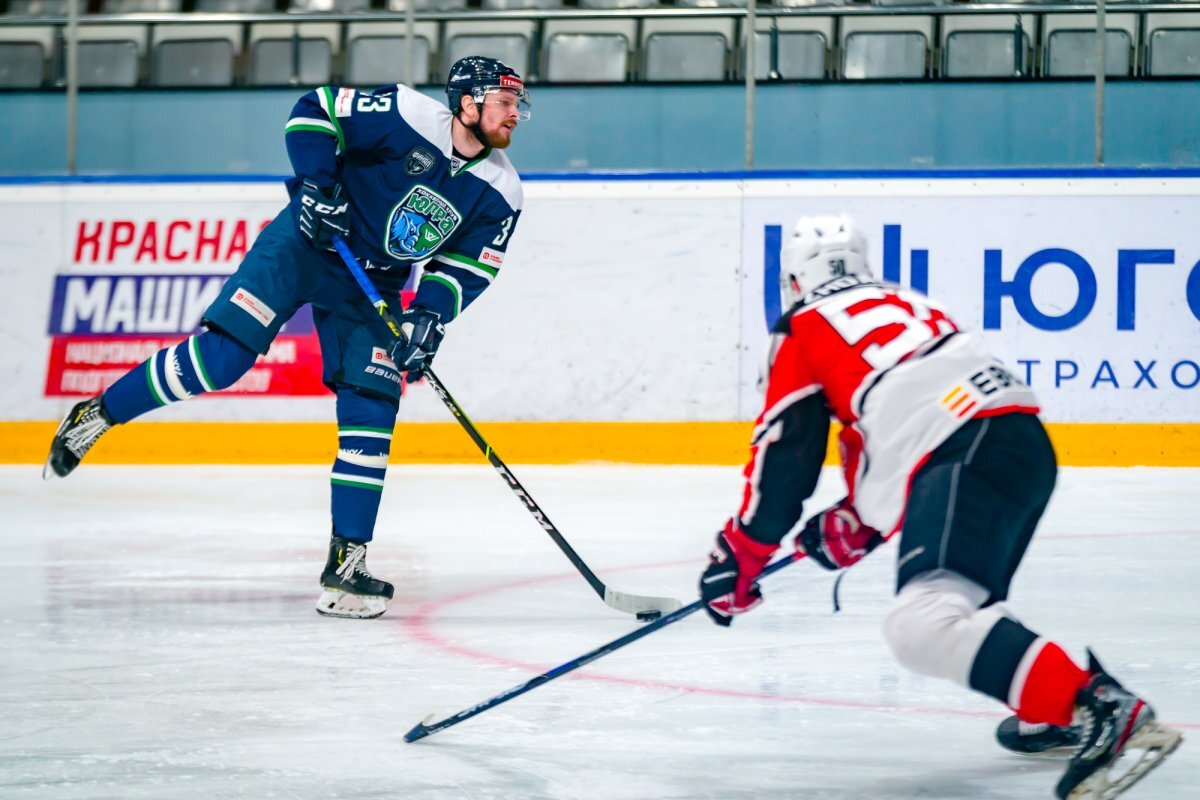    В раунде плей-офф ВХЛ югорчане с треском провалились.