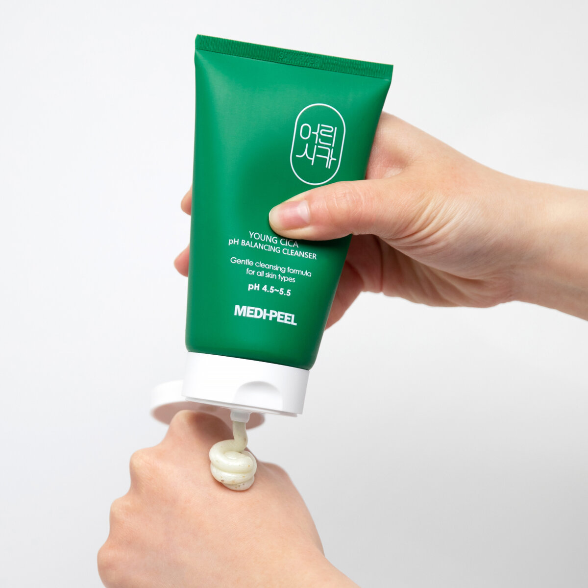 Пенка MEDI-PEEL Young Cica pH Balancing Cleanser / 120ml / 2 250 ₽