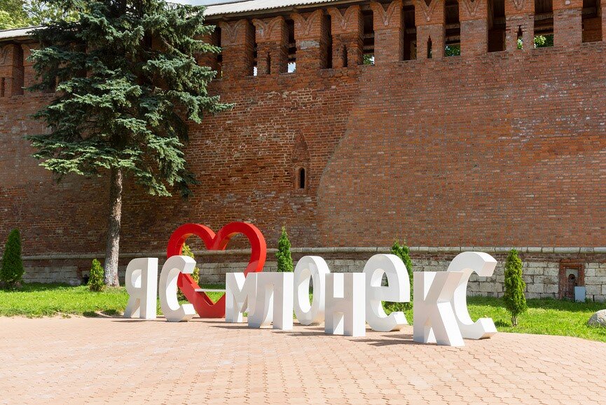 У крепостной стены. Фотобанк Лори.