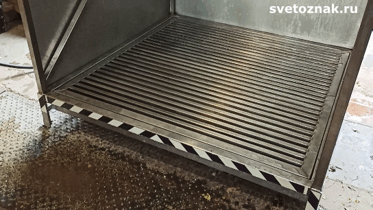 Аварийная душевая кабина КДА® производства компании Светознак