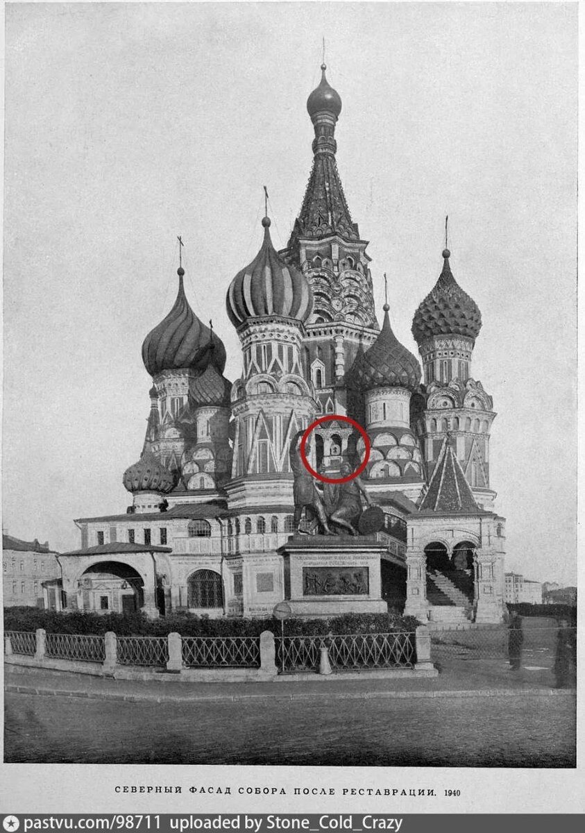 "Что на Рву". Покровский собор не случайно носит такое прибавление к своему осно