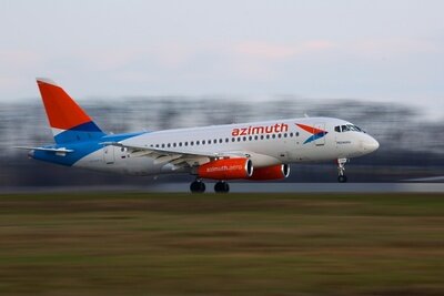    Самолет Sukhoi Superjet 100-95B авиакомпании Azimuth ©Виталий Тимкив РИА Новости