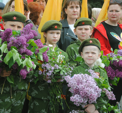 Среди участников мероприятий, посвященных Дню Победы, было много детей и подростков. Фото автора.