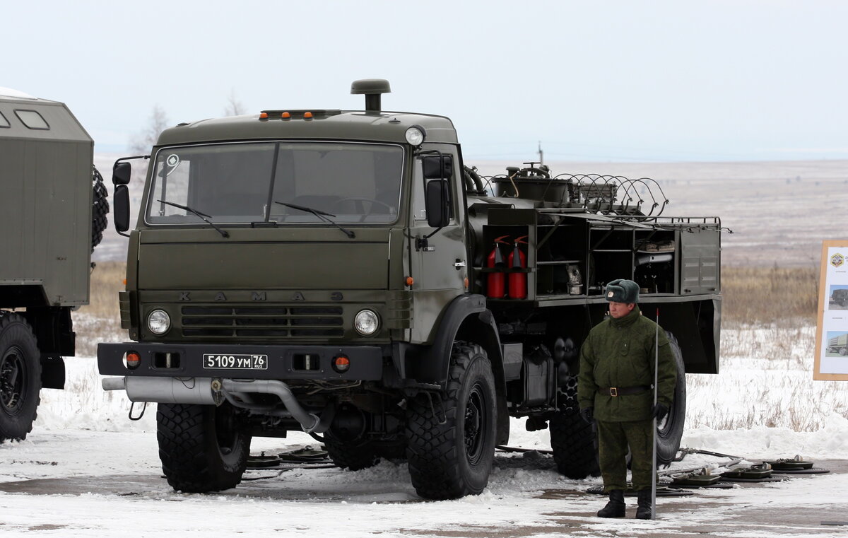 Завсегдатая парадов Победы в Москве - Авторазливочная станция АРС-14