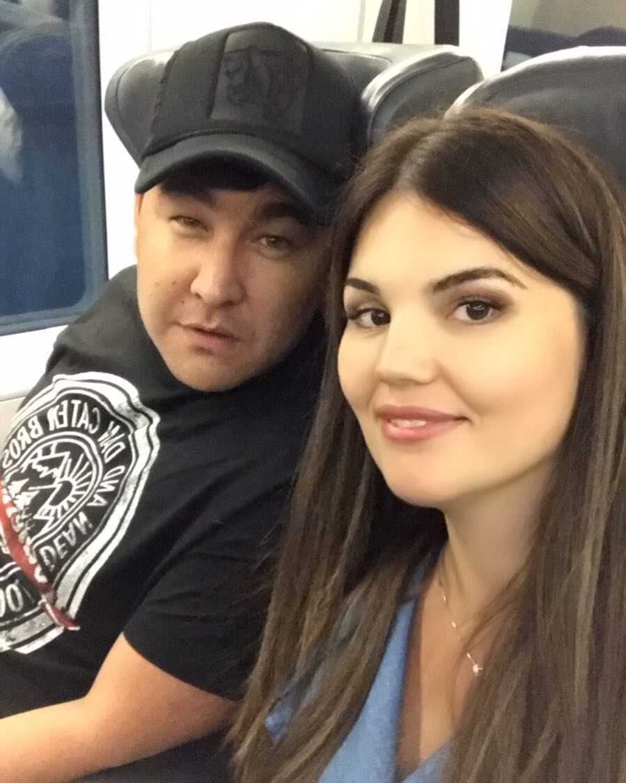Азамат мусагалиев биография фото "Долгожданный наследник - сын". У юмориста Азамата Мусагалиева родился третий ре