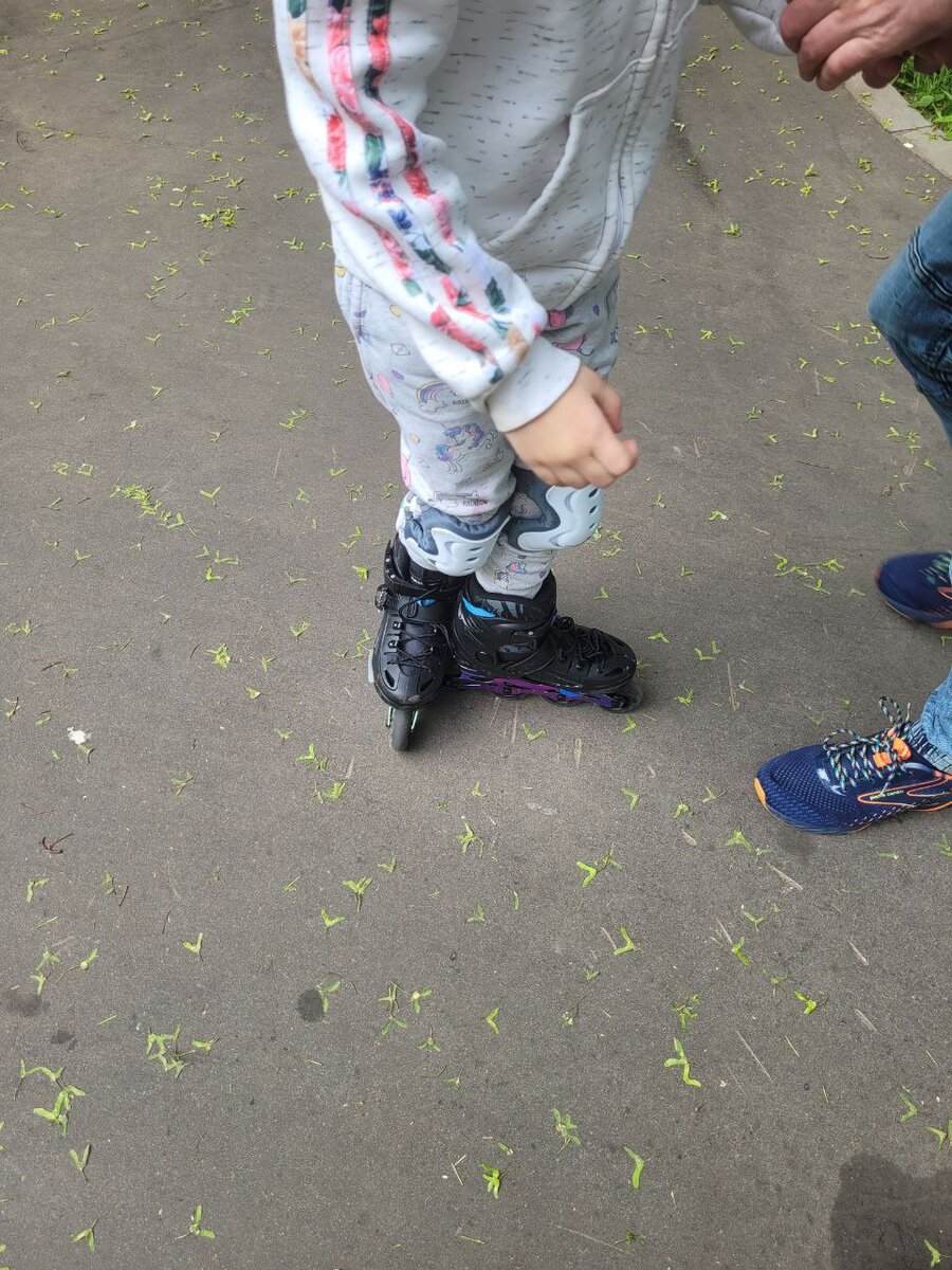 Стойка ботинок перпендикулярно ботинку.