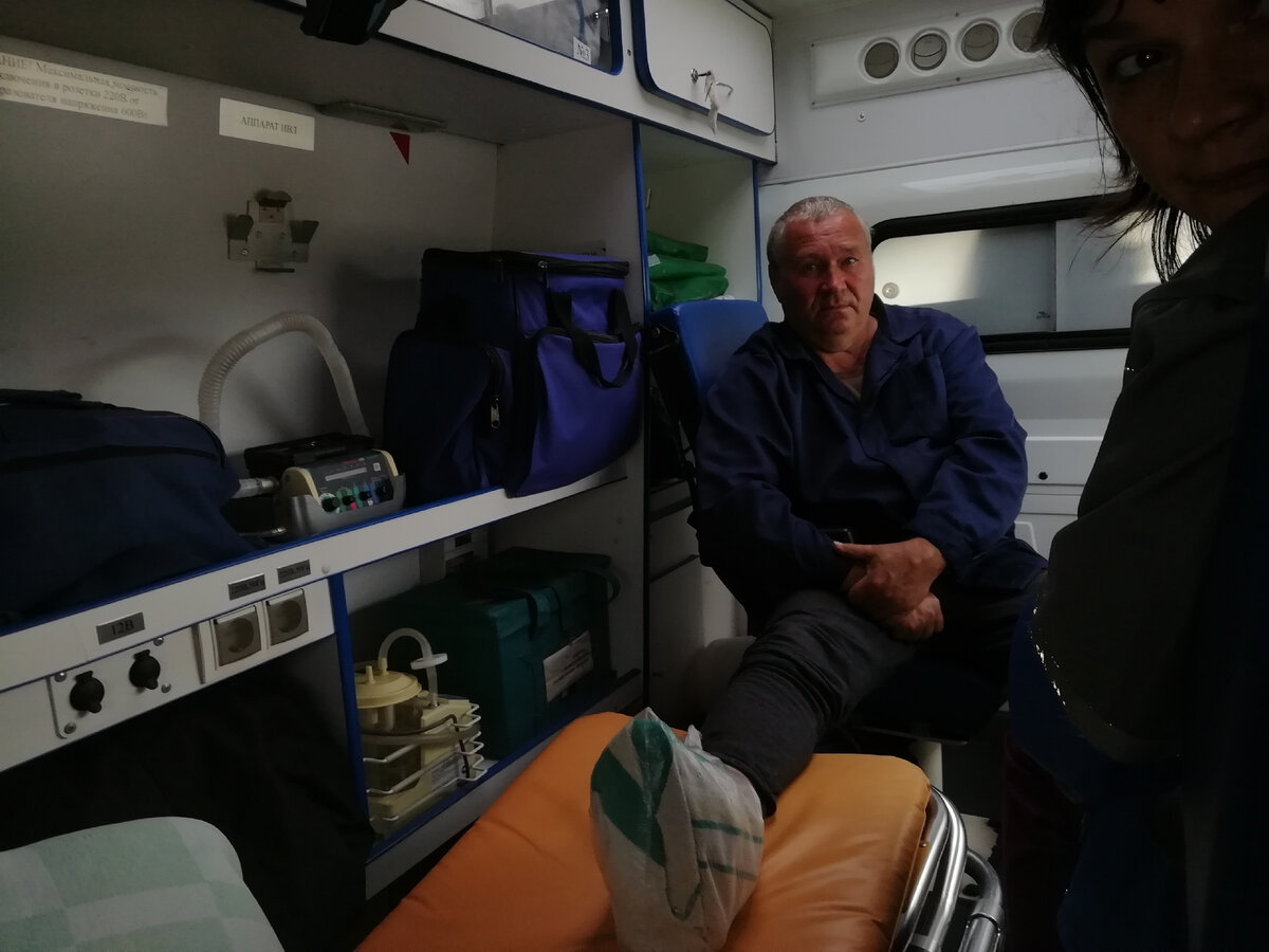 На скорой едем в больницу