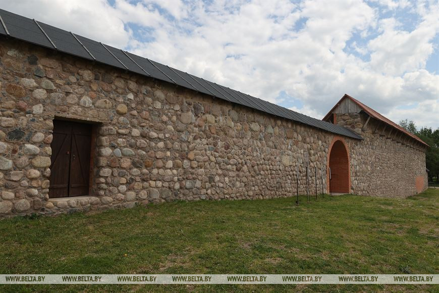 ФОТОФАКТ: Кревский замок - памятник архитектуры начала XIV века ...