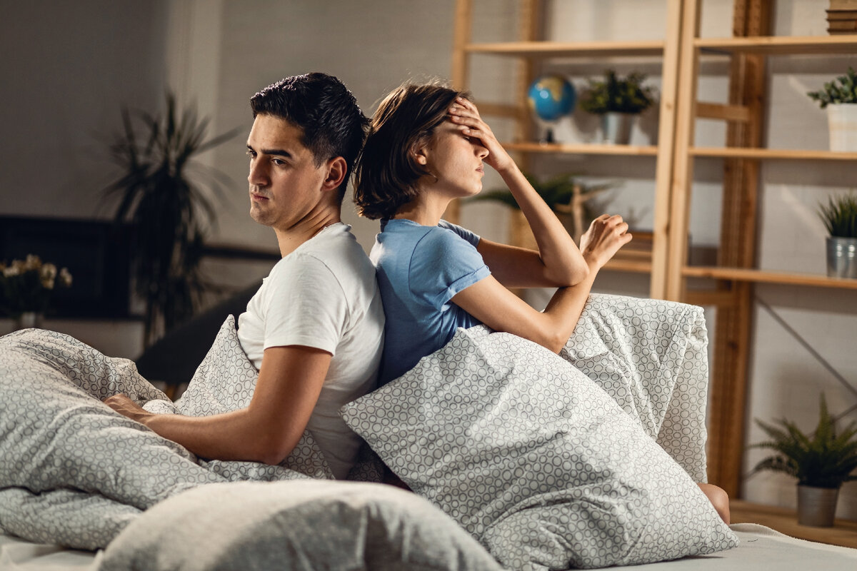 https://www.freepik.com/free-photo/young-sad-couple-ignoring-each-other-while-sitting-back-back-bed_25630434.htm#query=измена&position=1&from_view=search&track=ais