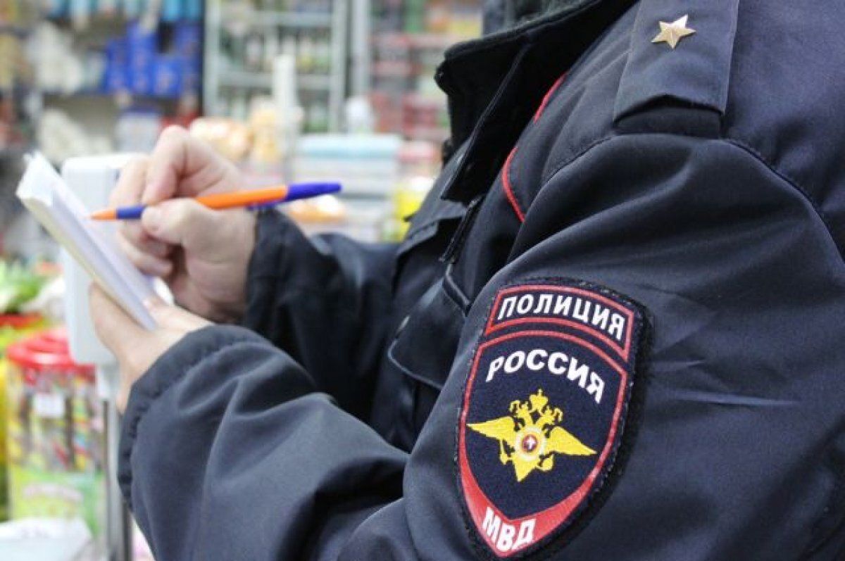    В Екатеринбурге неизвестный, угрожая кассиру пистолетом, ограбил банк