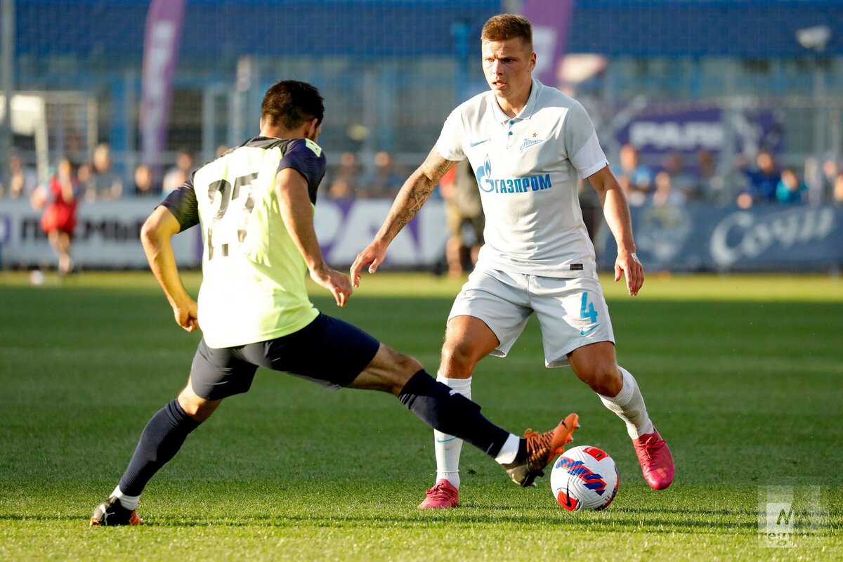    Игрок ФК «Сочи» Кирилл Заика Дарья Драй © ИА REGNUM