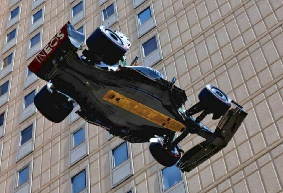    «Они там все из Цирка дю Солей!» Тото Вольф недоволен работой маршаловF1