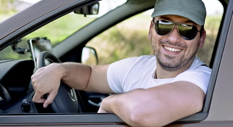 По закону страховая компания не вправе отказать вам в страховом возмещении, в случае, если виновник ДТП не вписан в полис ОСАГО