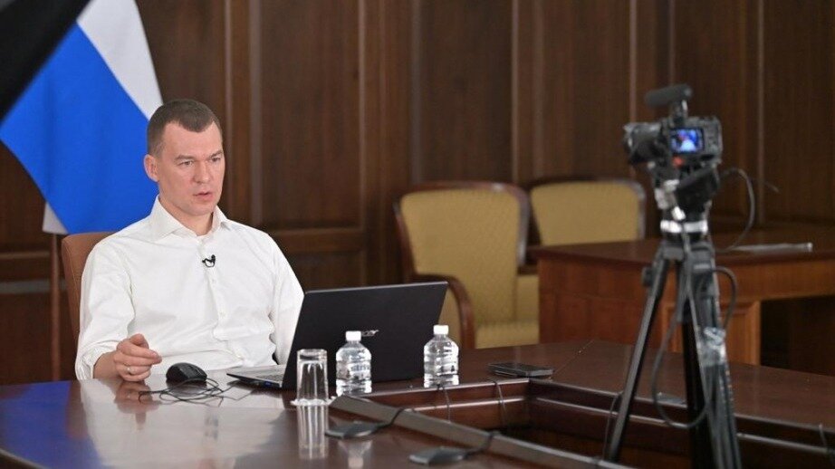     Михаил Дегтярев ответил на более 40 вопросов жителей сразу на пяти площадках в социальных сетях. Людей интересовали такие темы, как итоги встречи губернатора с президентом, поддержка участников СВО и их семей, визит в КНР, благоустройство городов и поселков.