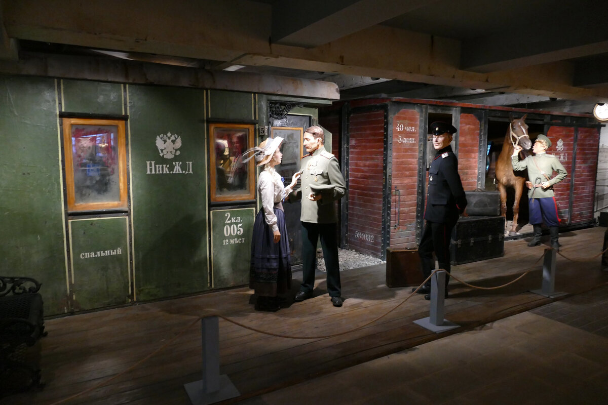 В экспозиции присутствует довольно большое число диорам.