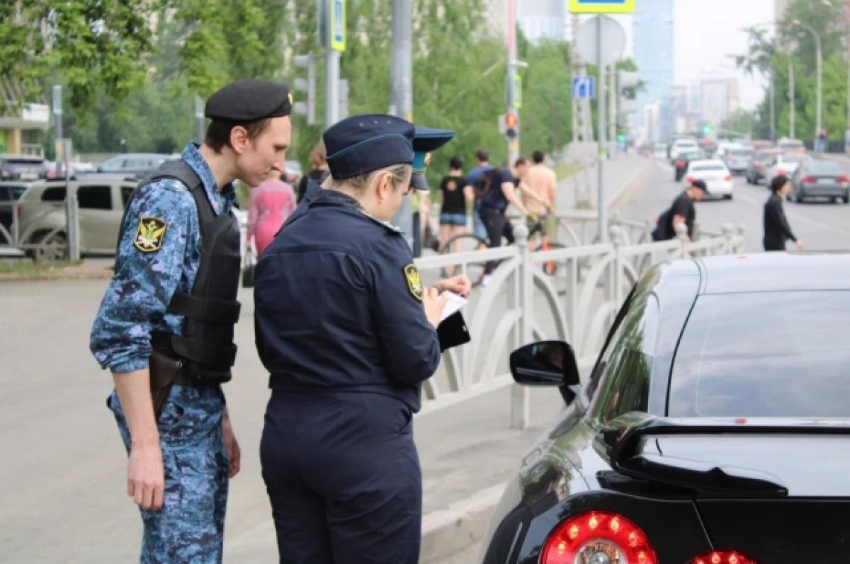    Свердловские судебные приставы арестовали 18 автомобилей должников