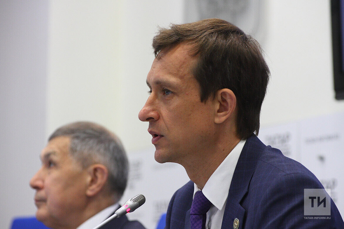 ​Айрат Хайруллин: «Это новый шаг в развитии федеральной повестки, который мы обсуждаем в Казани вместе с наукой, бизнесом, государством». Фото: © Михаил Захаров / «Татар-информ»