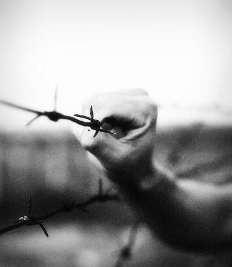 Боль души картинки со смыслом. Эстетика предательства. Грусть предательство