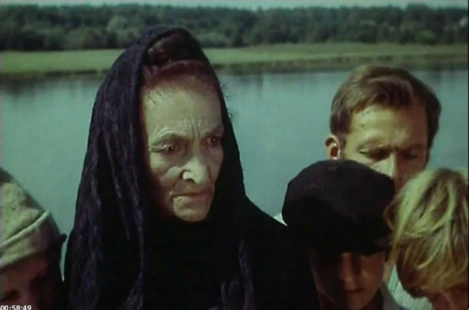 В летние каникулы кинематографисты всегда старались порадовать школьников новыми фильмами. Но так было давно, еще в советское время. Сейчас всем на это наплевать.-7