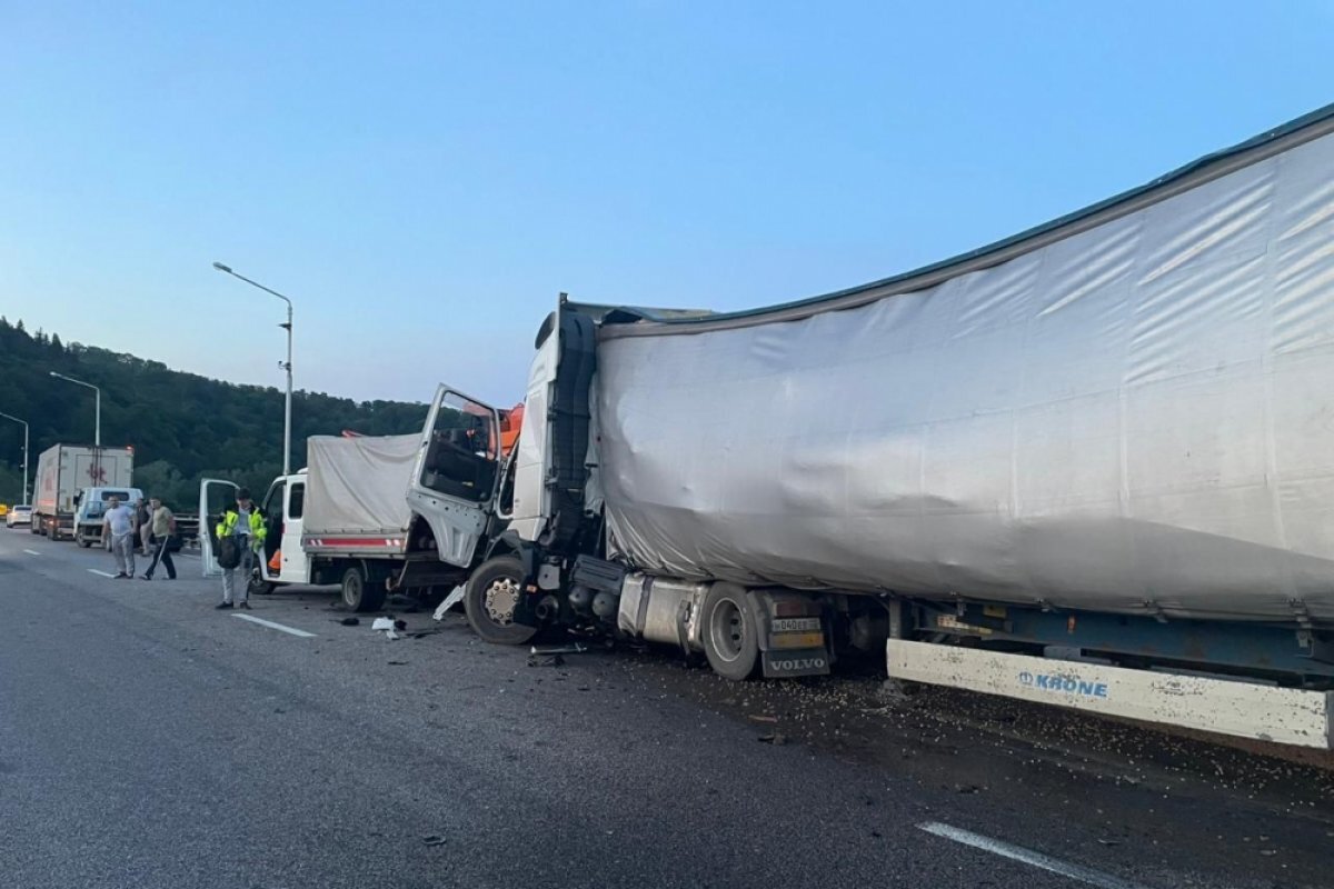    Стали известны подробности ДТП в Сочи, где погиб 45-летний дорожный рабочий